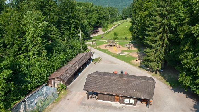 Festhütte und Spielplatz im Wildgehege Waldshut