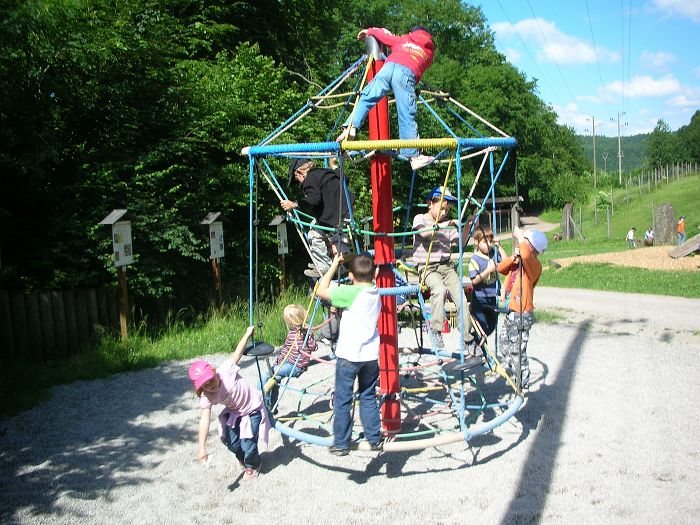 Festhütte und Spielplatz im Wildgehege Waldshut